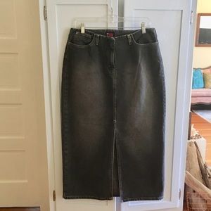 NY Jeans distressed black denim skirt